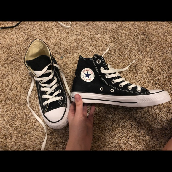 Converse Shoes - Black high top converse